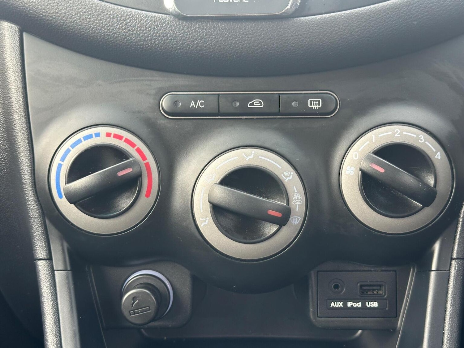 Used Hyundai i10 2012 for sale - 78135025: Photo 25