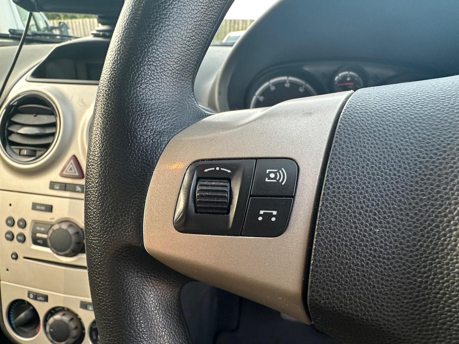 Used Vauxhall Corsa 2009 for sale - 77766409: Photo 21