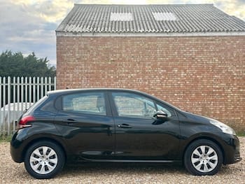 Used Peugeot 208 2016 for sale - 79835972: Photo