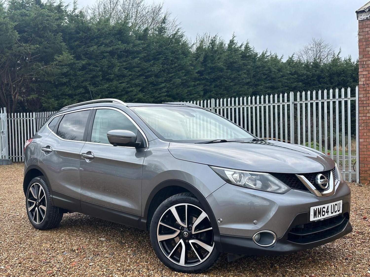 Used Nissan Qashqai 2015 for sale - 77668604: Photo 2