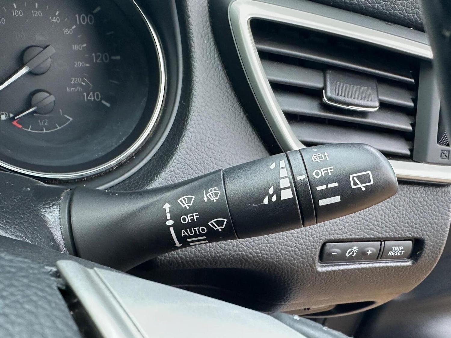 Used Nissan Qashqai 2015 for sale - 77668604: Photo 25