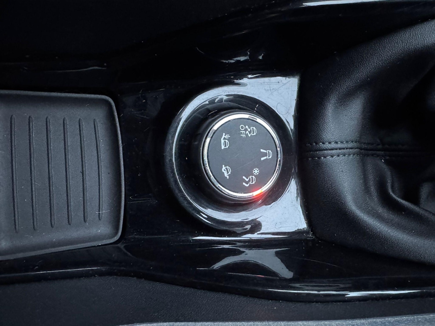 Used Peugeot 2008 2015 for sale - 76913495: Photo 27