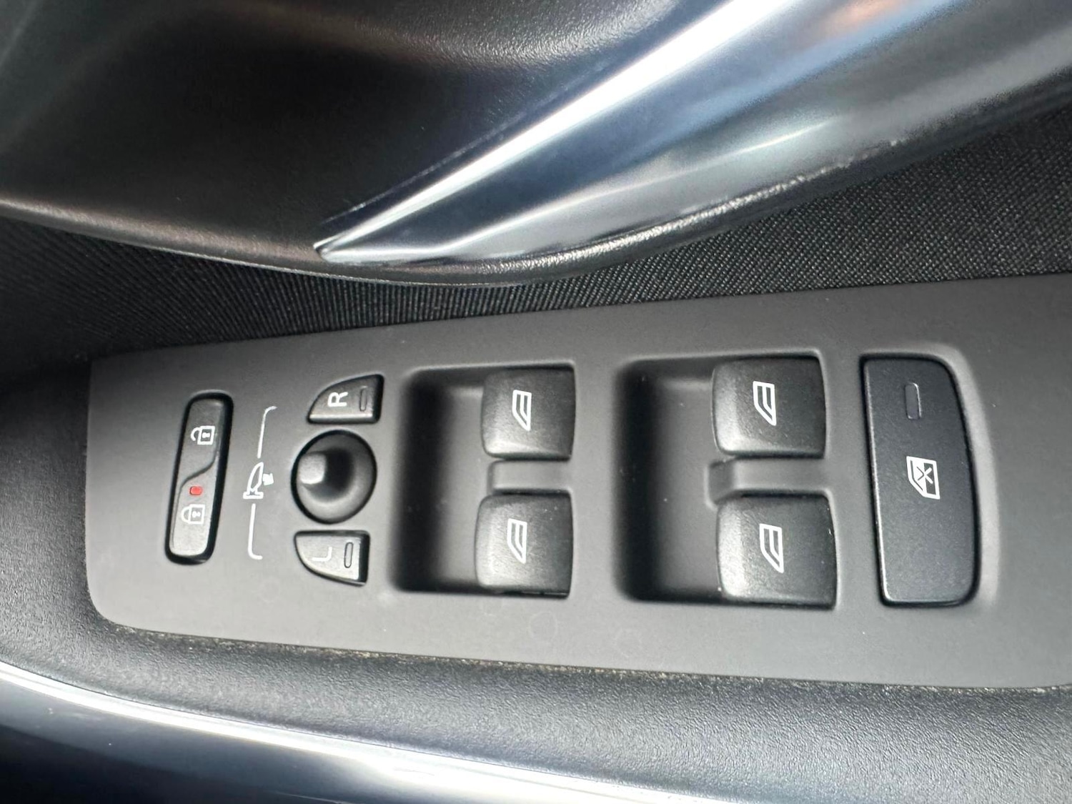 Used Volvo V40 for sale - 78100767: Photo 25