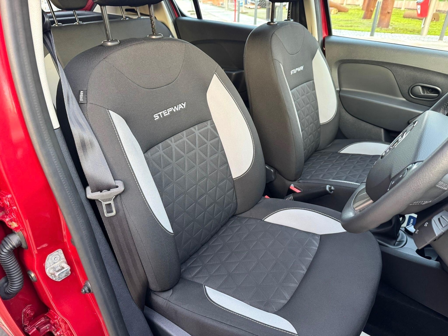 Used Dacia Sandero Stepway 2014 for sale - 76952670: Photo 16