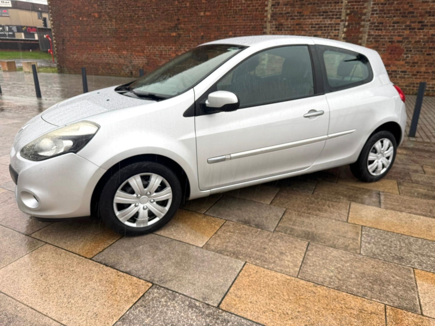 Used Renault Clio for sale - 76550874: Photo 15