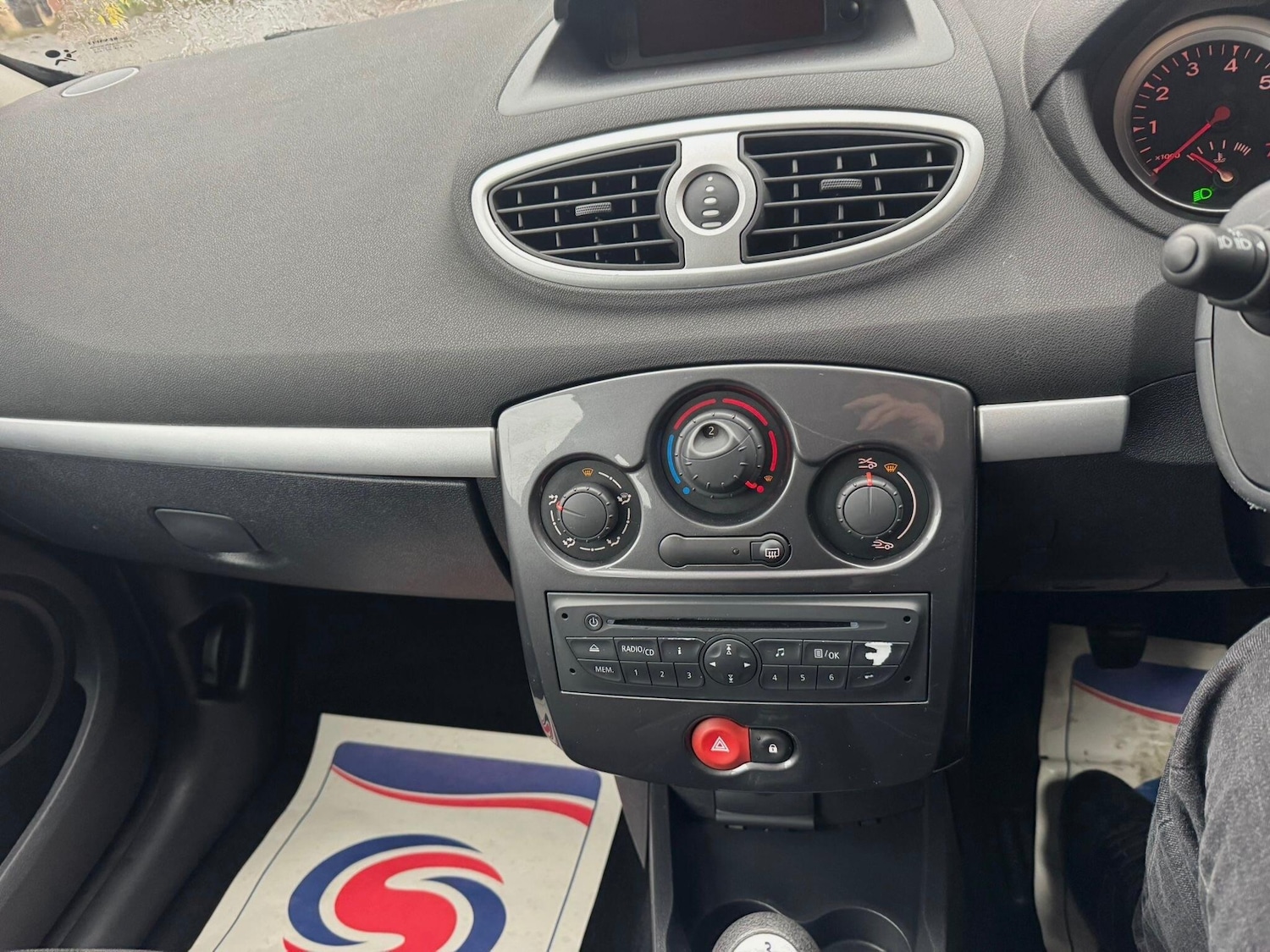 Used Renault Clio for sale - 76550874: Photo 21