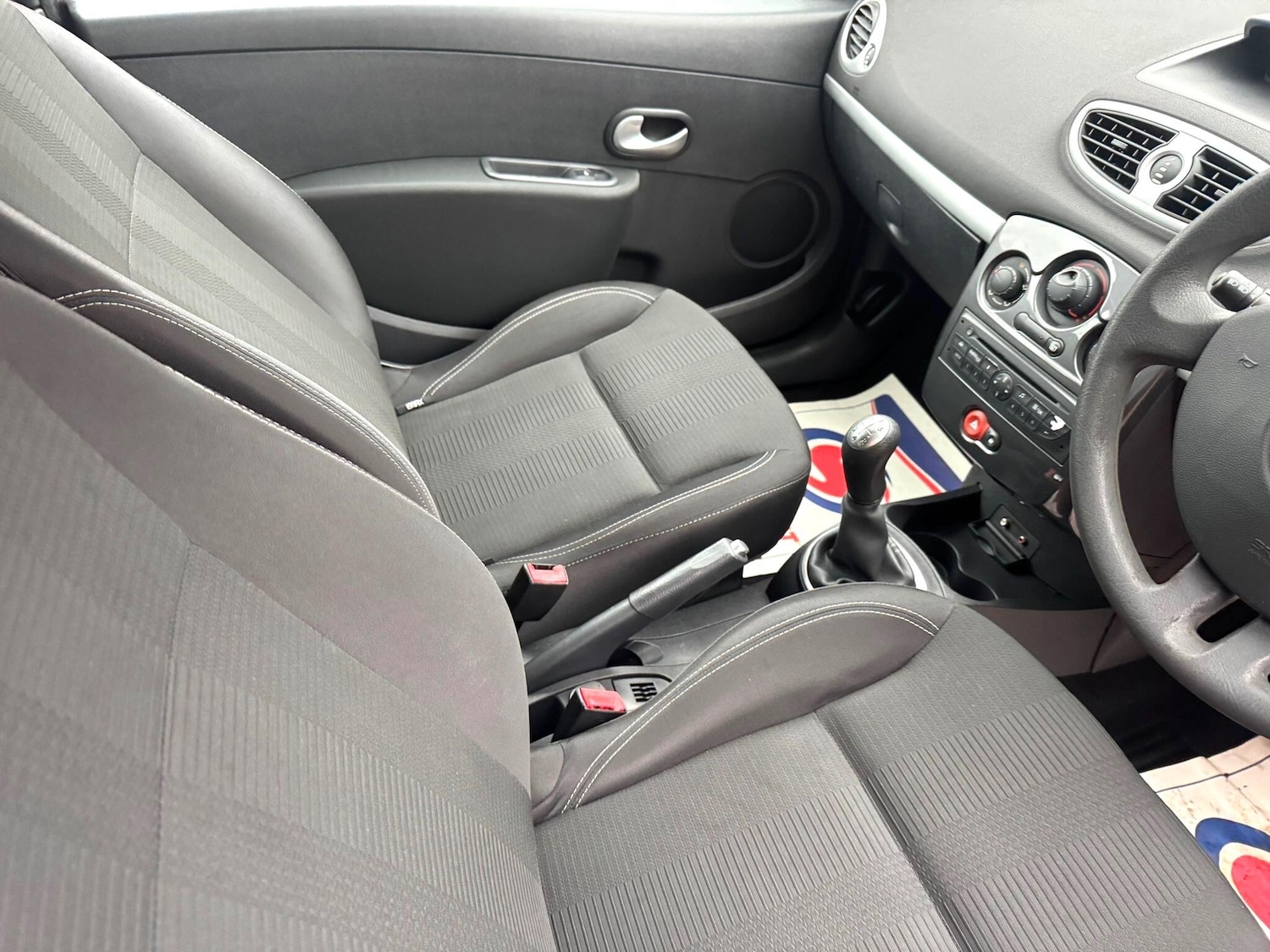 Used Renault Clio for sale - 76550874: Photo 28