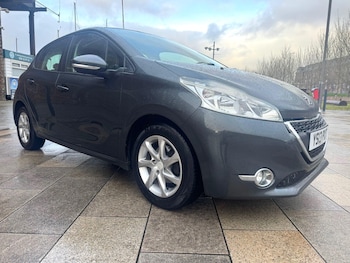 Used Peugeot 208 2013 for sale - 77647178: Photo