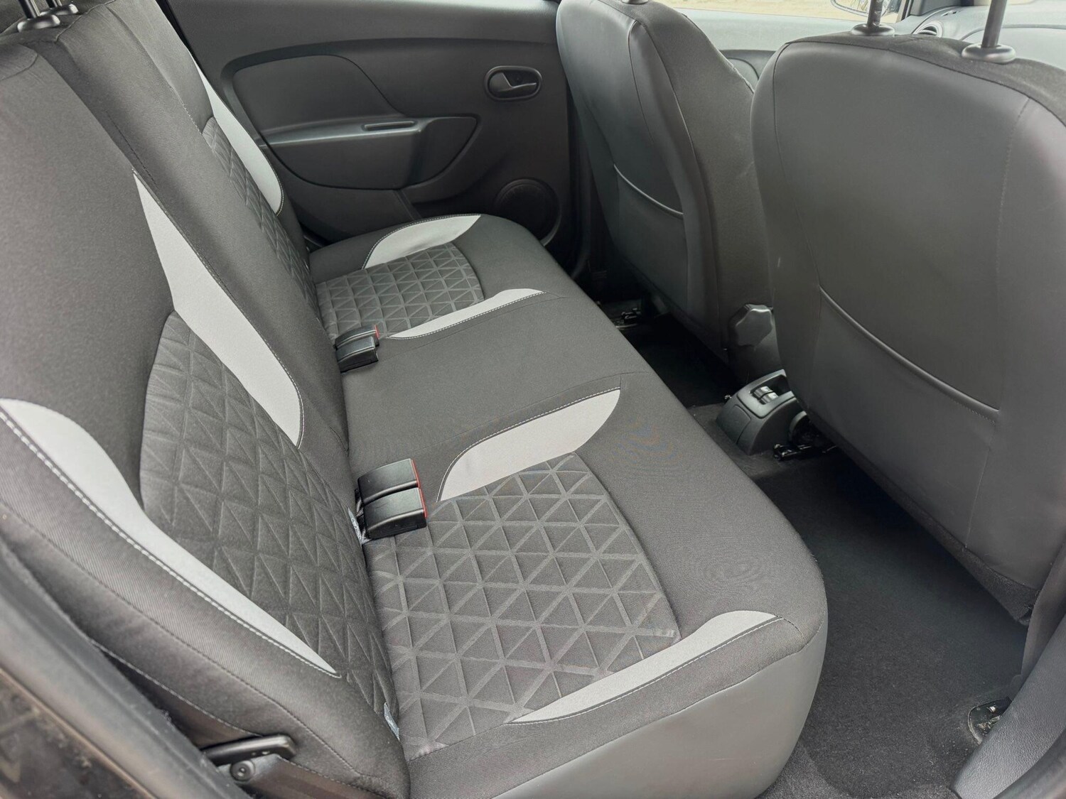 Used Dacia Sandero Stepway 2013 for sale - 78033915: Photo 30