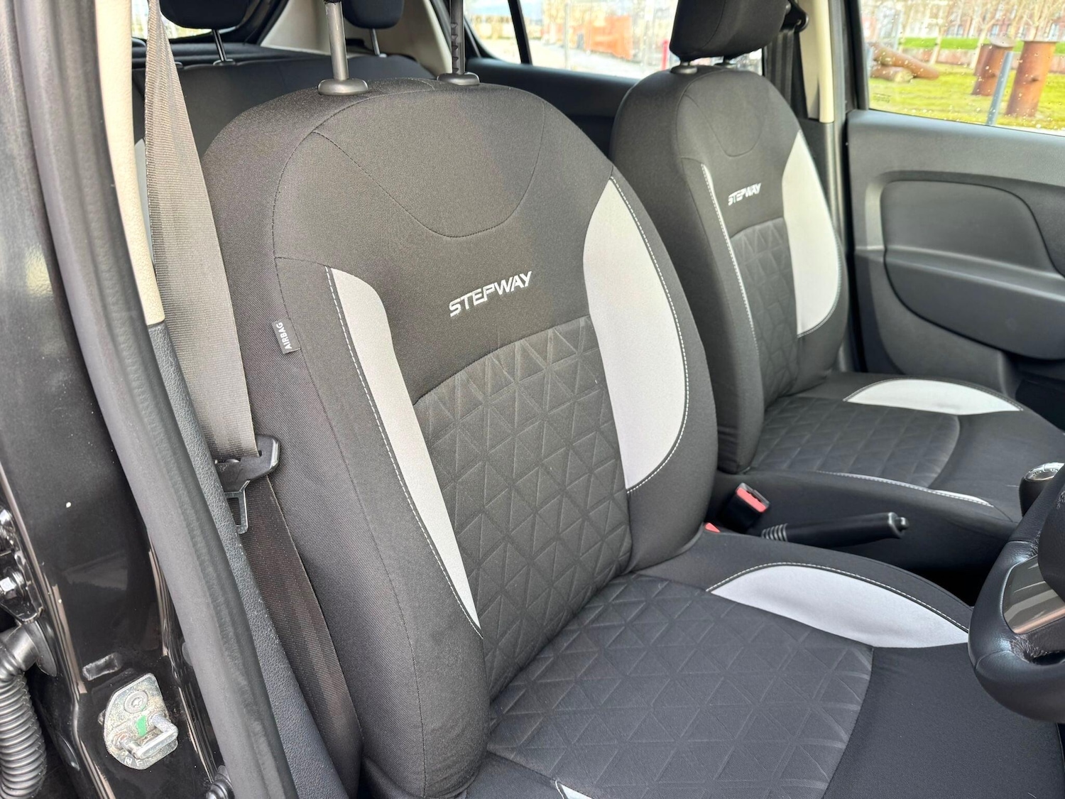 Used Dacia Sandero Stepway 2013 for sale - 77163358: Photo 29