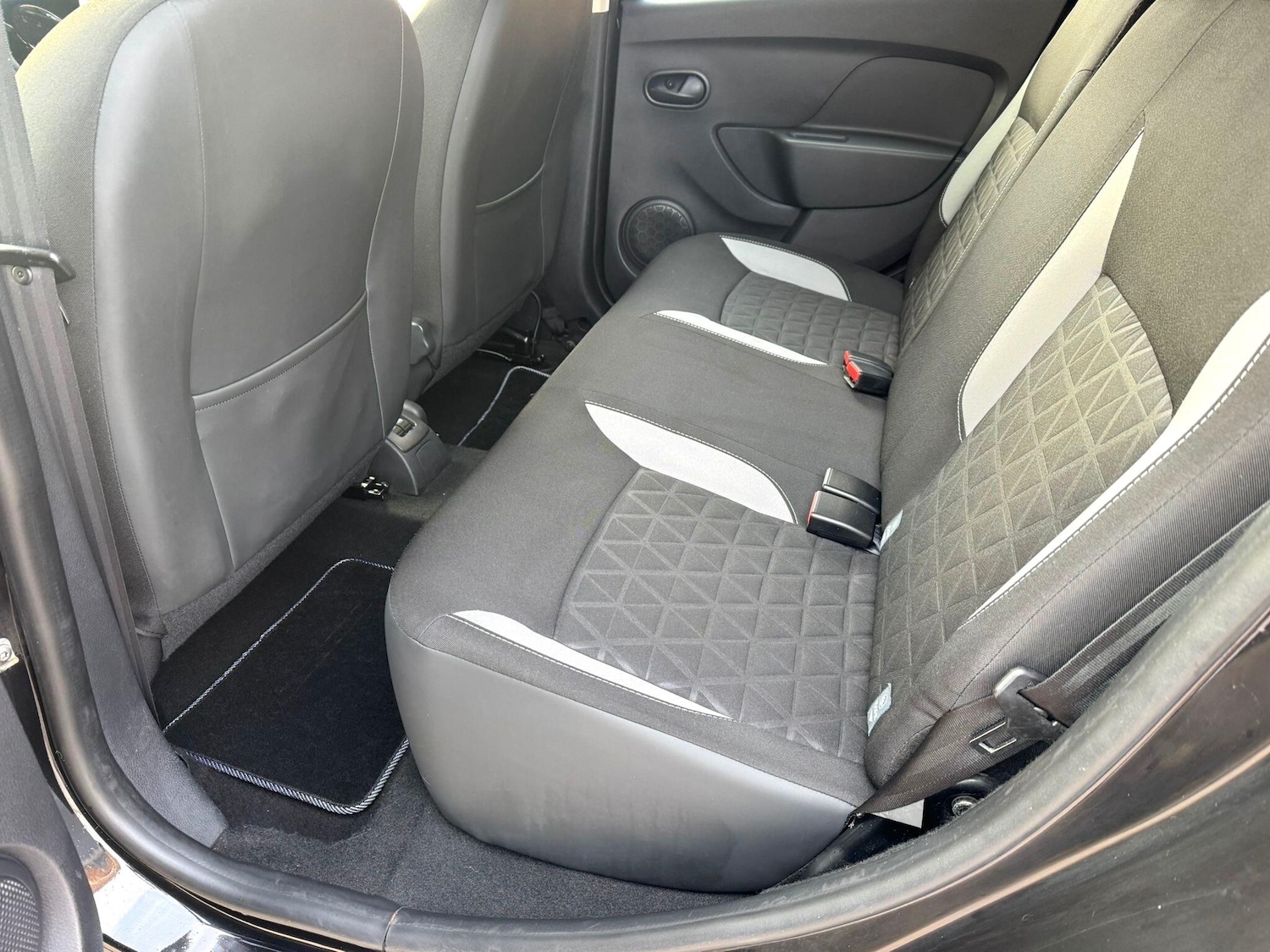 Used Dacia Sandero Stepway 2013 for sale - 77163358: Photo 34