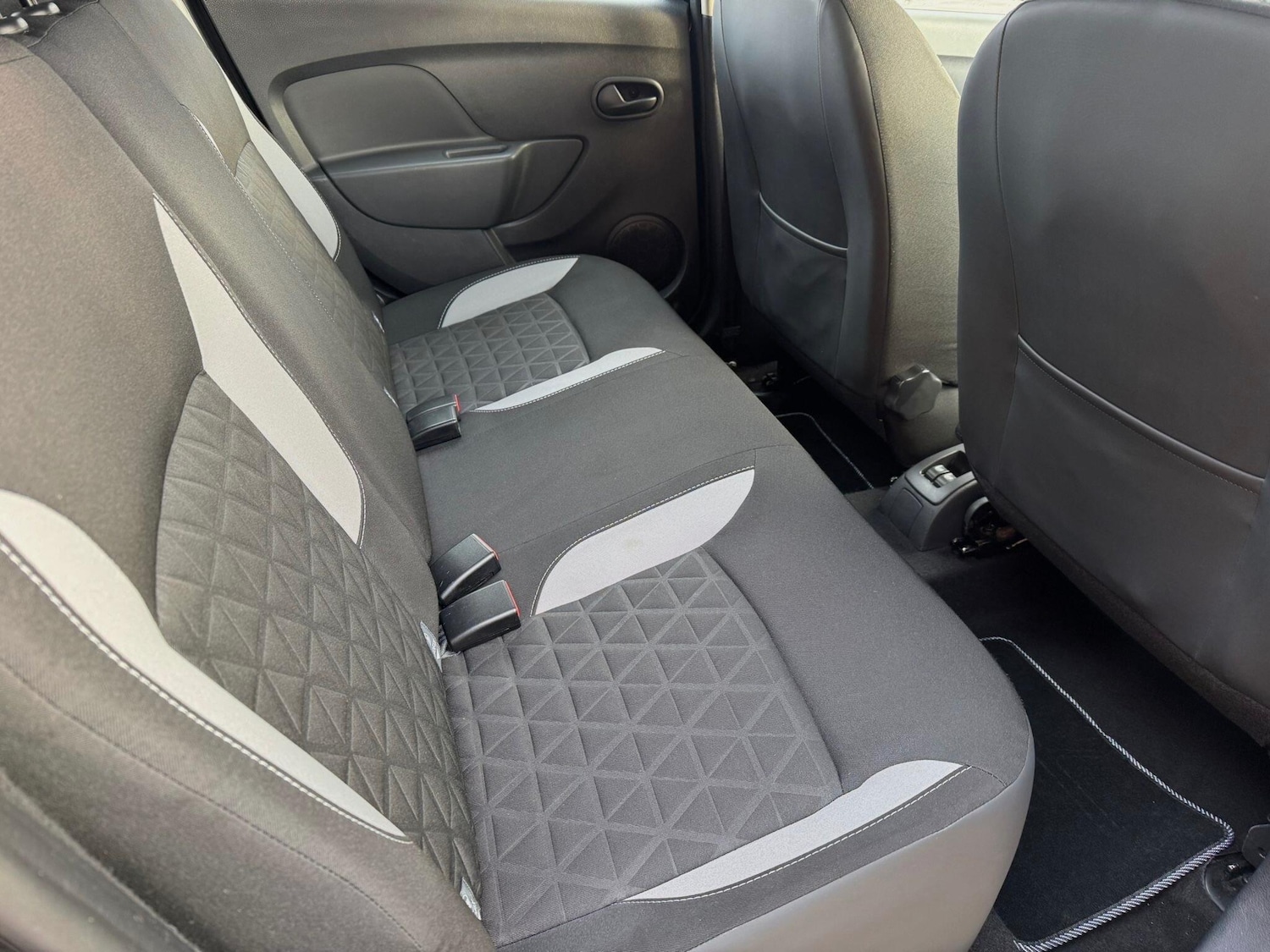 Used Dacia Sandero Stepway 2013 for sale - 77163358: Photo 35