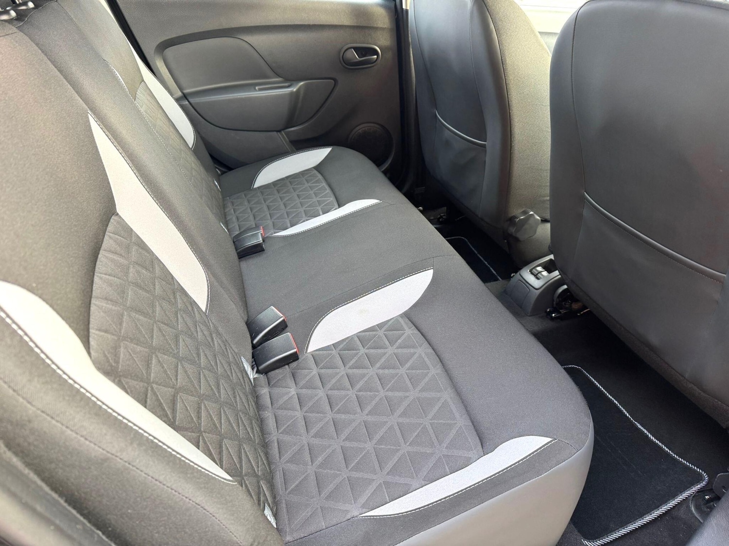 Used Dacia Sandero Stepway 2013 for sale - 77163358: Photo 36