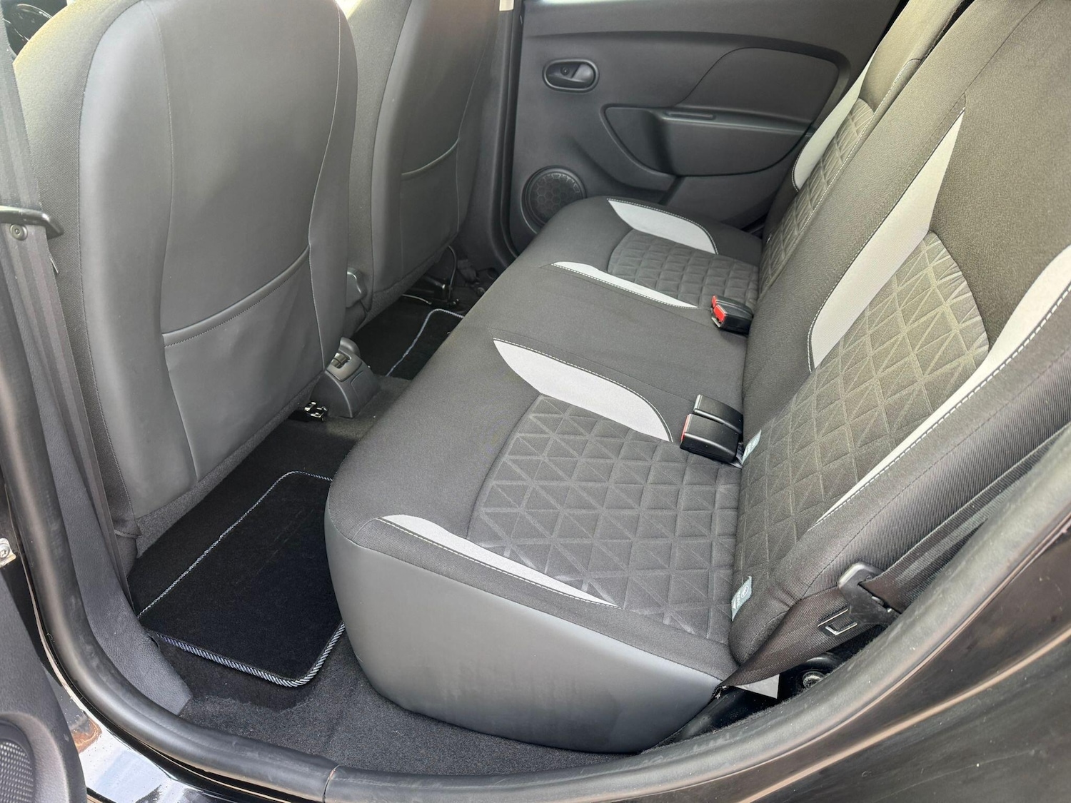 Used Dacia Sandero Stepway 2013 for sale - 77163358: Photo 37