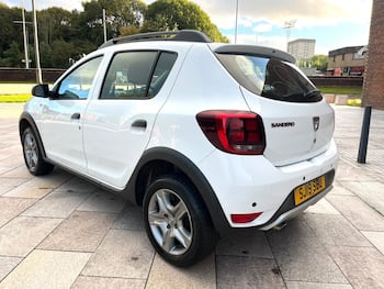 Used Dacia Sandero Stepway 2019 for sale - 79860179: Photo