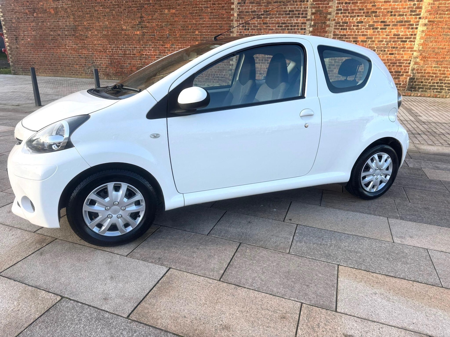 Used Toyota AYGO 2014 for sale - 77066371: Photo 24