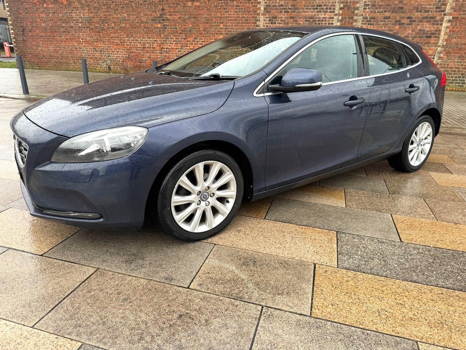 Used Volvo V40 2014 for sale - 77511425: Photo 10