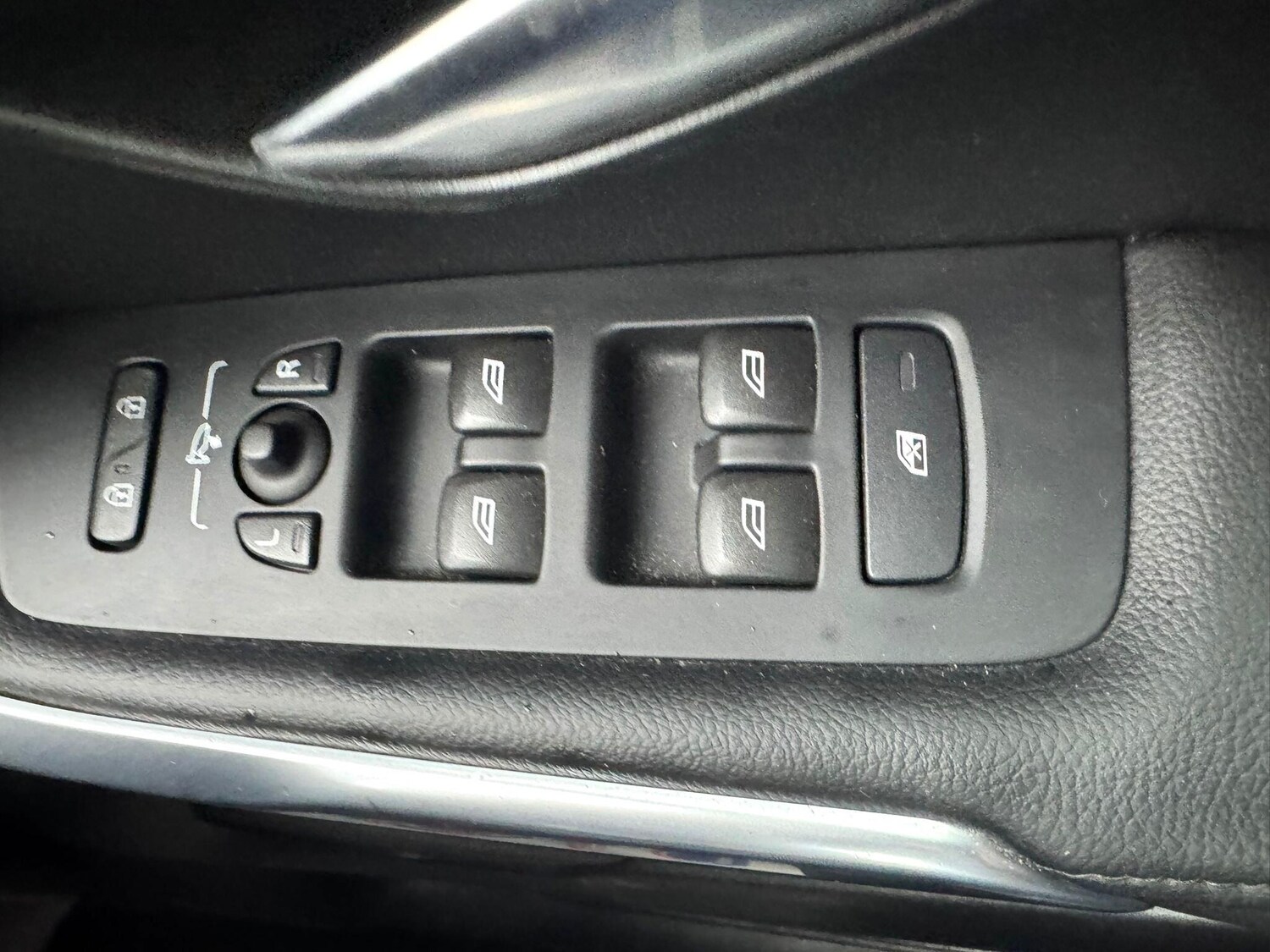 Used Volvo V40 2014 for sale - 77511425: Photo 21