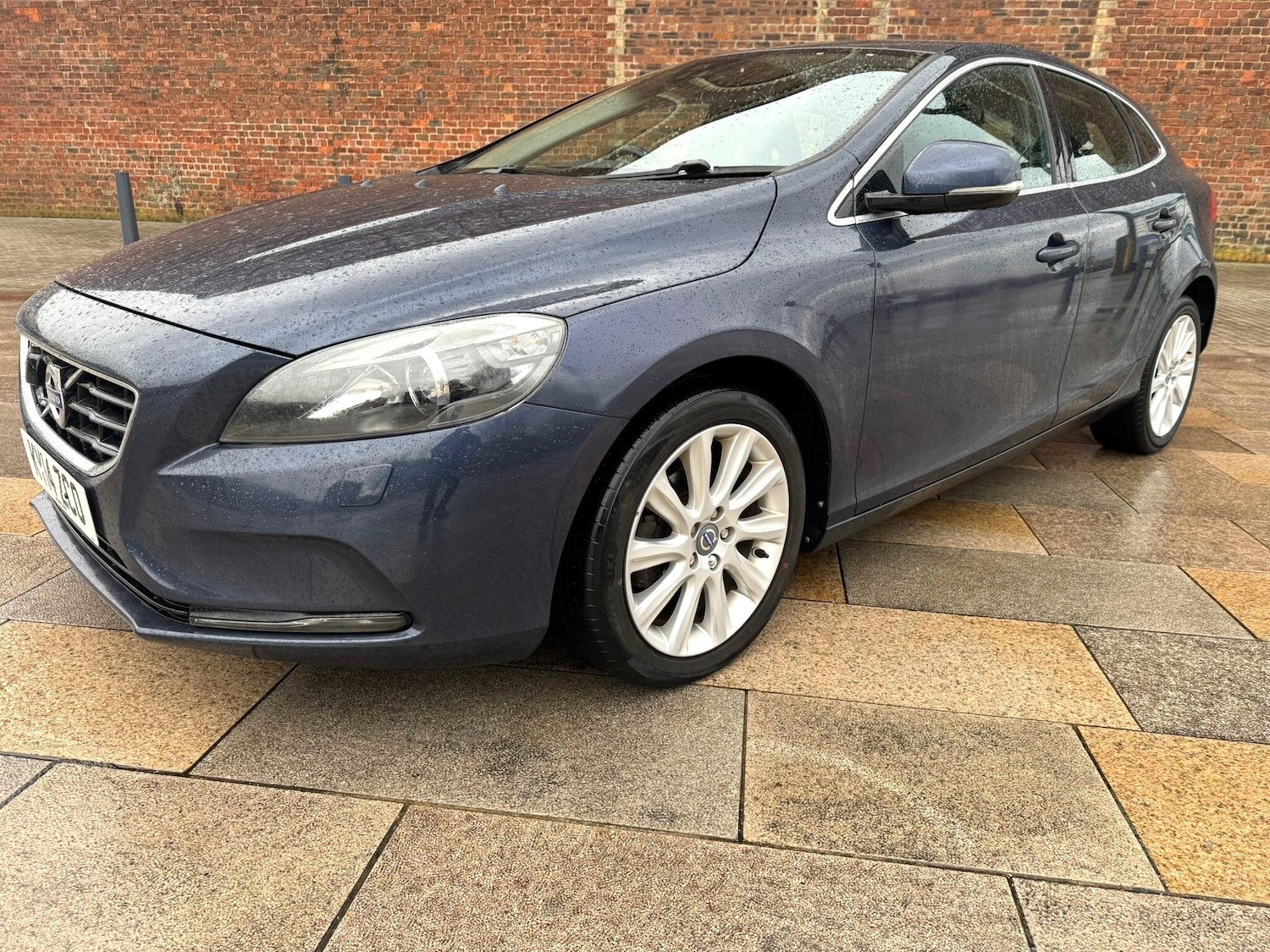 Used Volvo V40 2014 for sale - 77511425: Photo 3