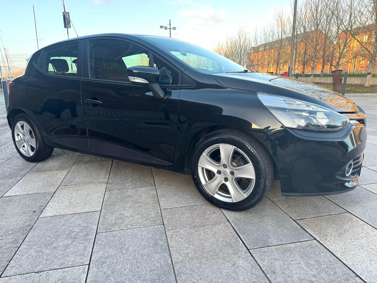 Used Renault Clio for sale - 77738129: Photo 1