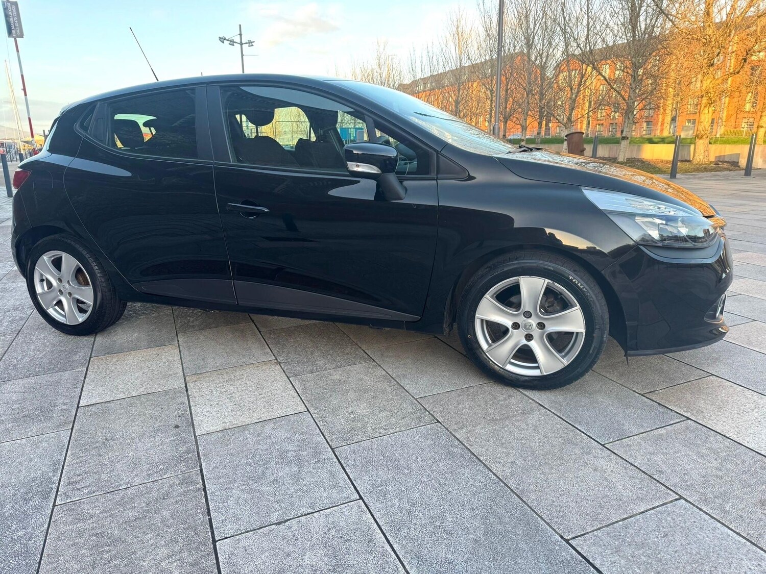 Used Renault Clio for sale - 77738129: Photo 14