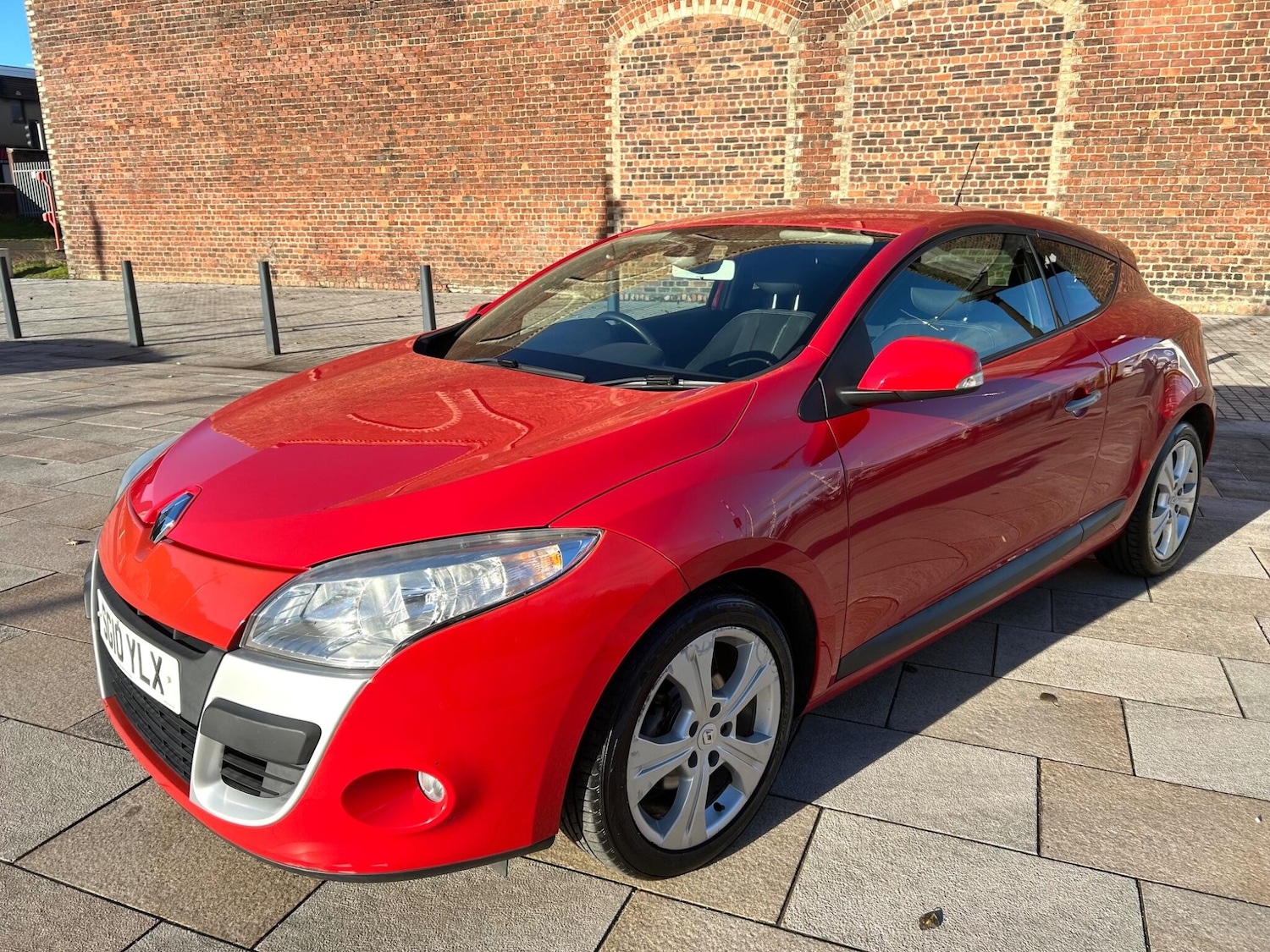 Used Renault Megane 2010 for sale - 76349187: Photo 2