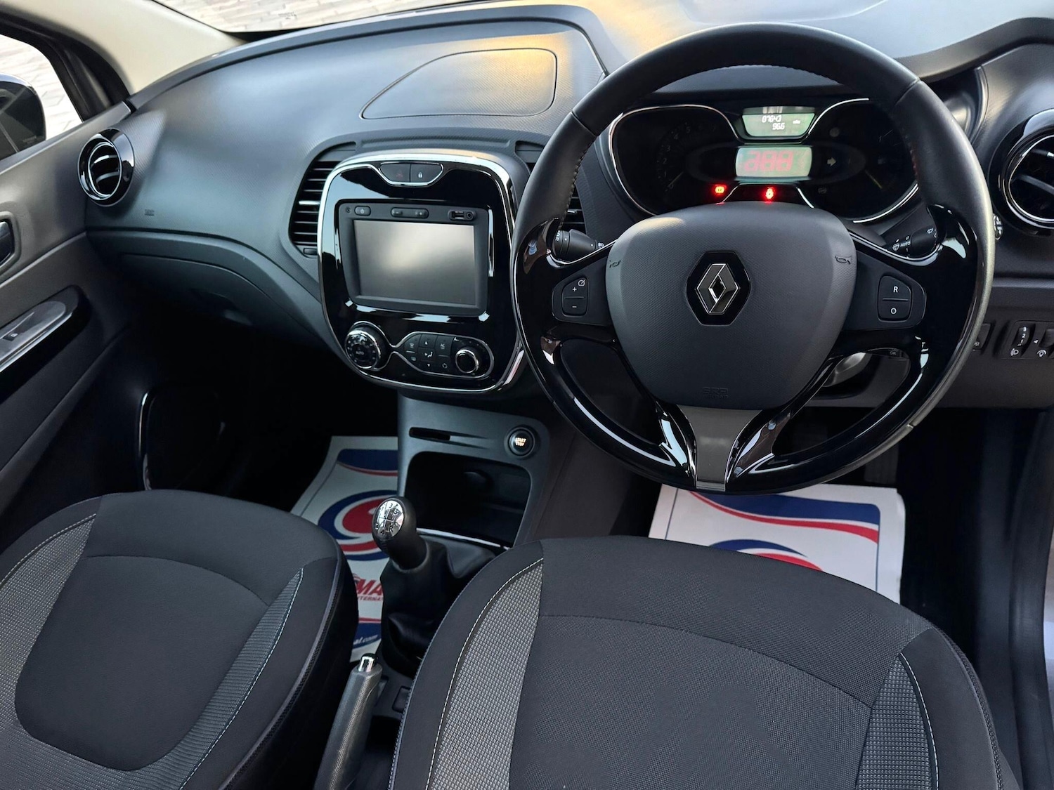 Used Renault Captur 2015 for sale - 76645132: Photo 28