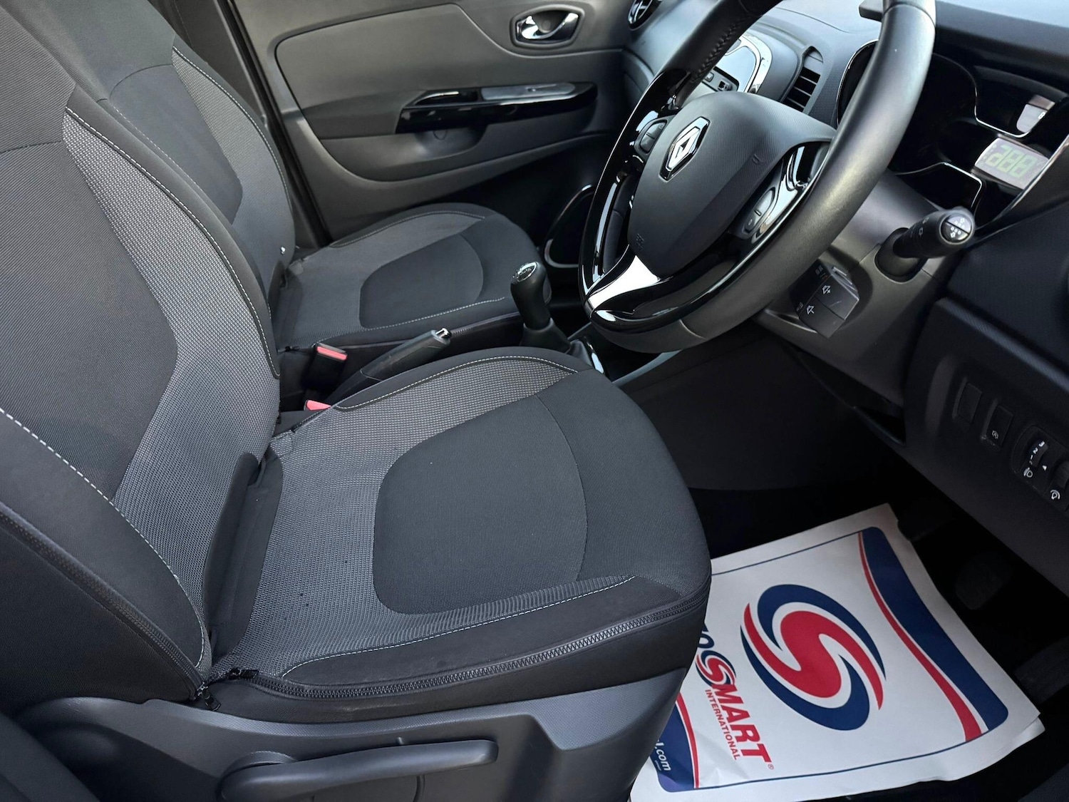 Used Renault Captur 2015 for sale - 76645132: Photo 30