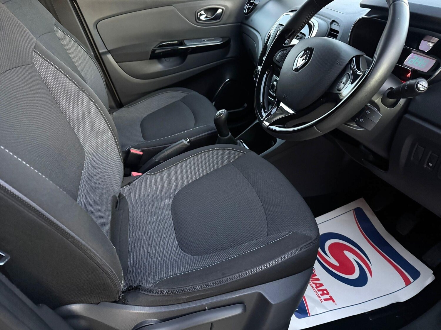 Used Renault Captur 2015 for sale - 76645132: Photo 31