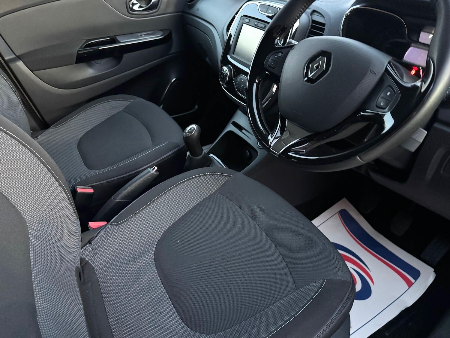 Used Renault Captur 2015 for sale - 76645132: Photo 32