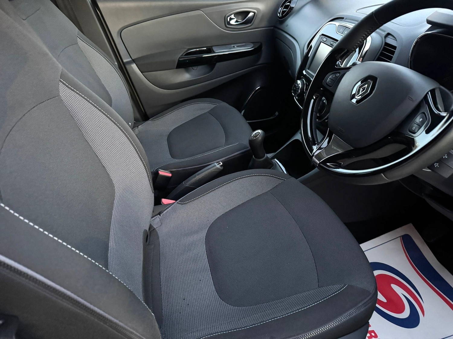 Used Renault Captur 2015 for sale - 76645132: Photo 33