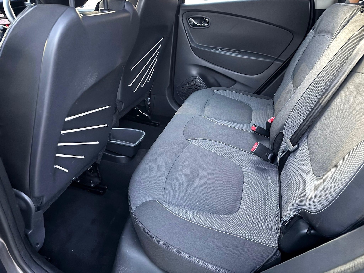 Used Renault Captur 2015 for sale - 76645132: Photo 35