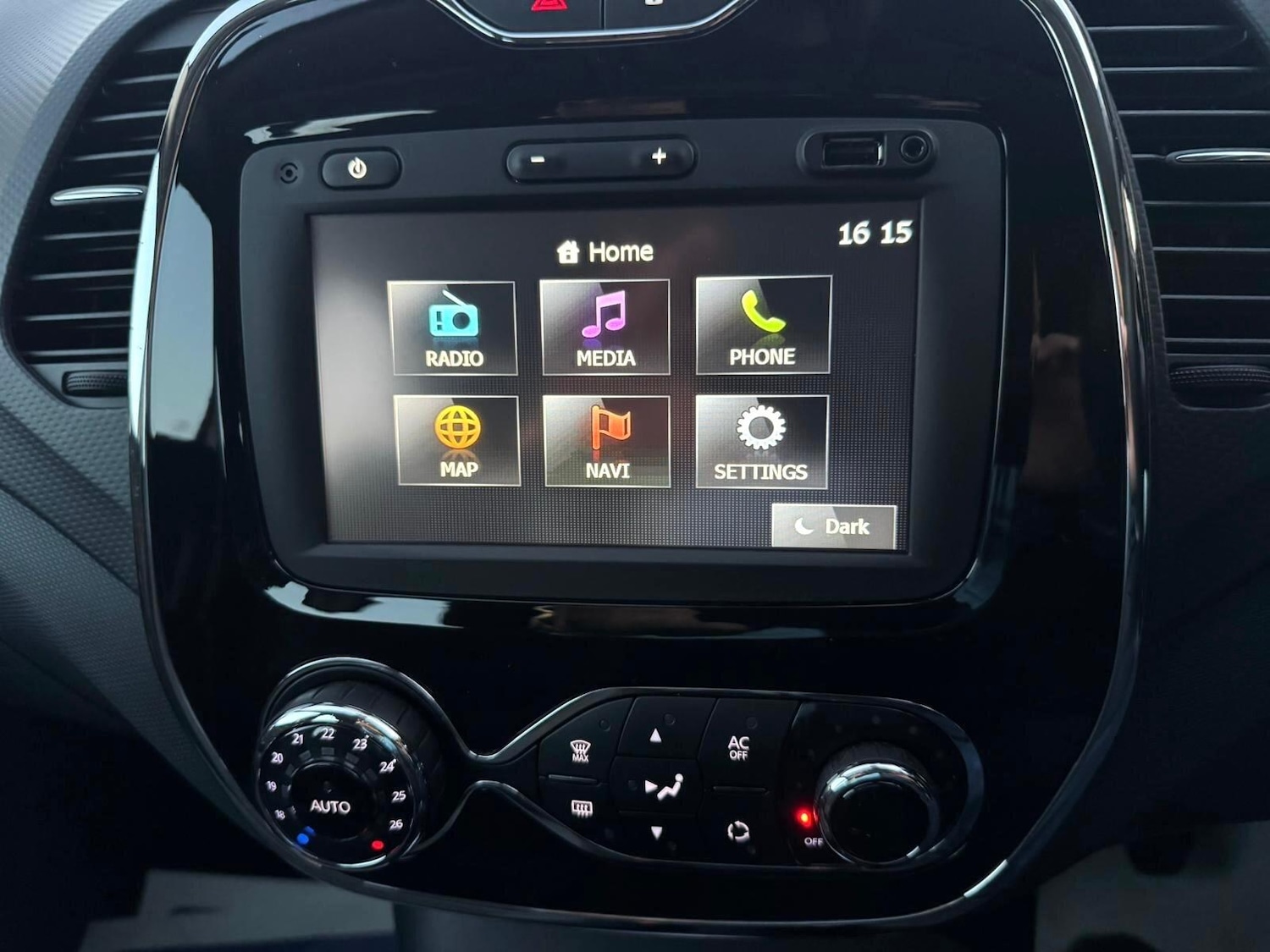 Used Renault Captur 2015 for sale - 76645132: Photo 38