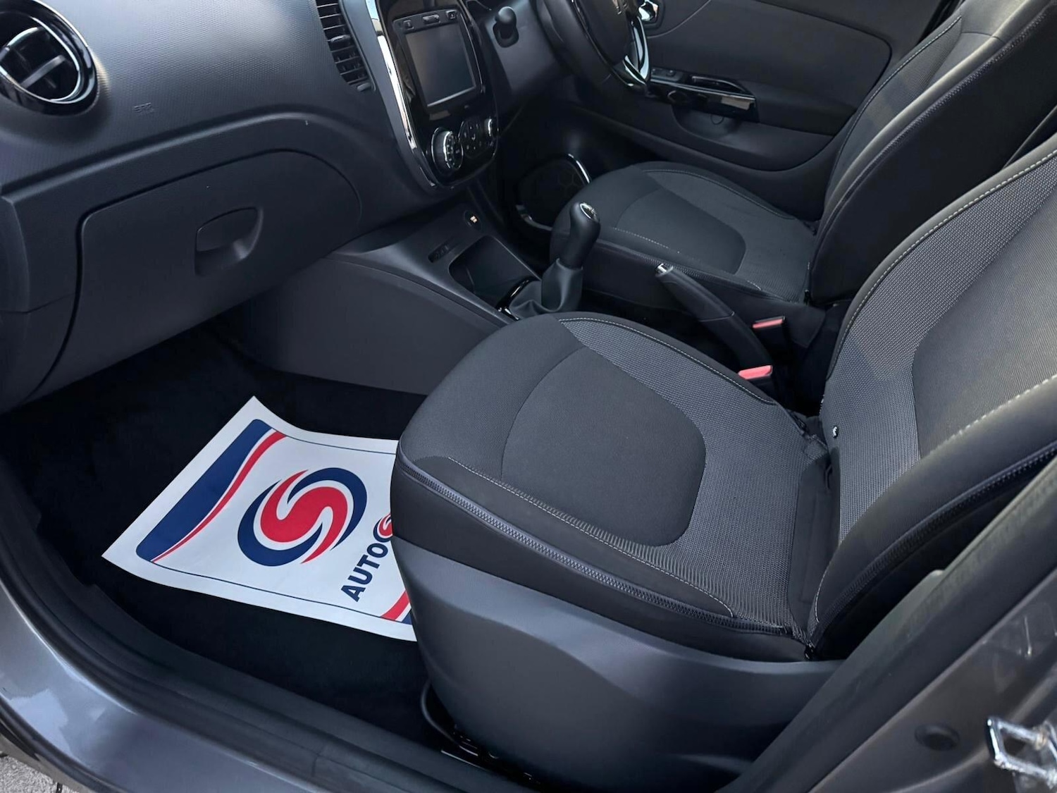 Used Renault Captur 2015 for sale - 76645132: Photo 46