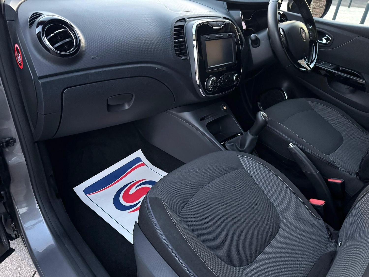 Used Renault Captur 2015 for sale - 76645132: Photo 48