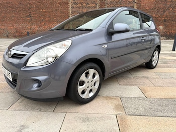 Used Hyundai i20 2010 for sale - 76270208: Photo