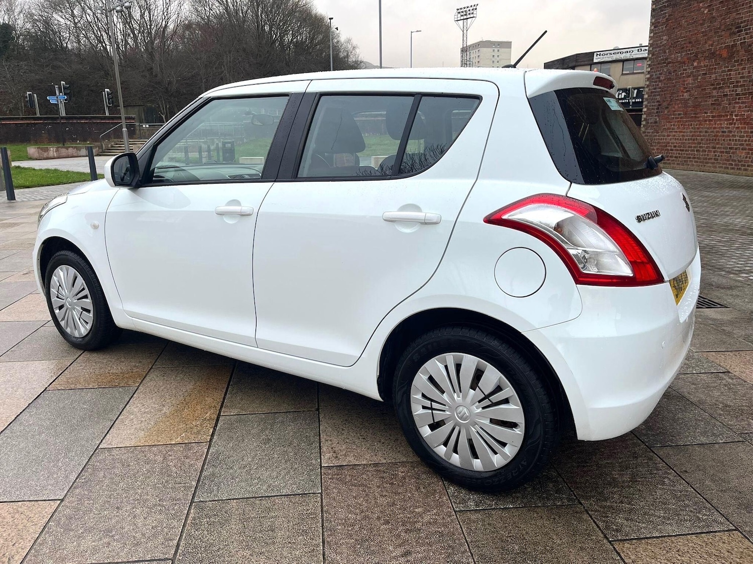 Used Suzuki Swift 2014 for sale - 77400460: Photo 4