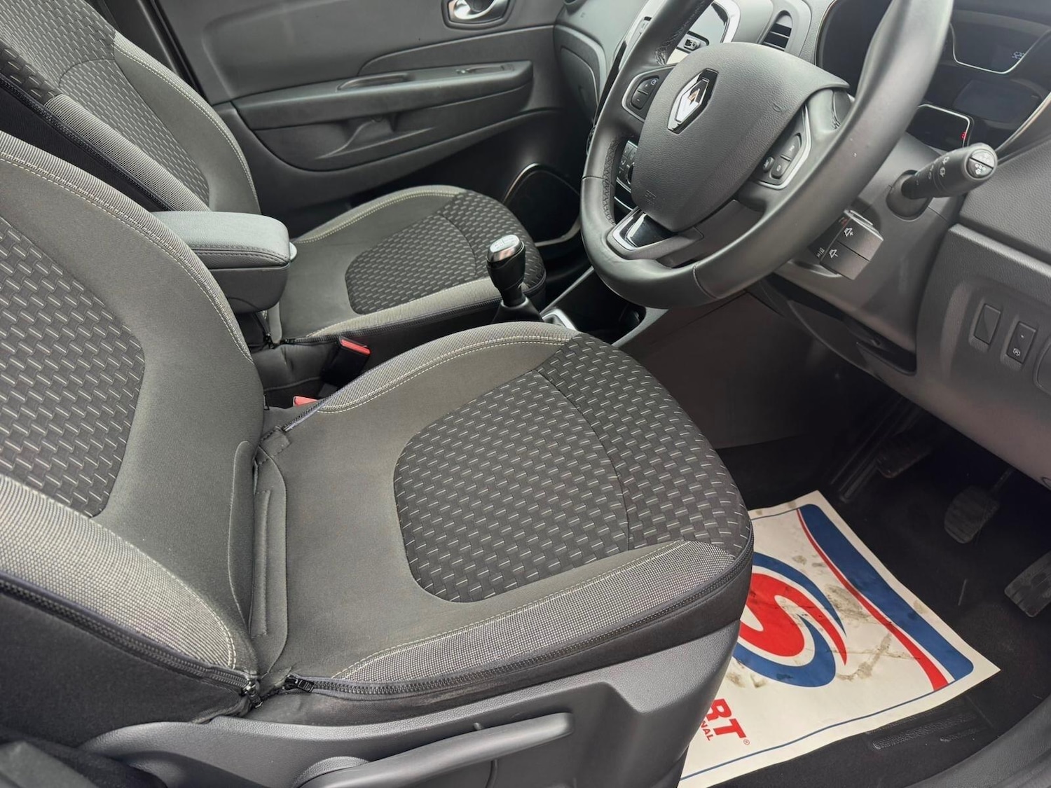 Used Renault Captur for sale - 78006360: Photo 23