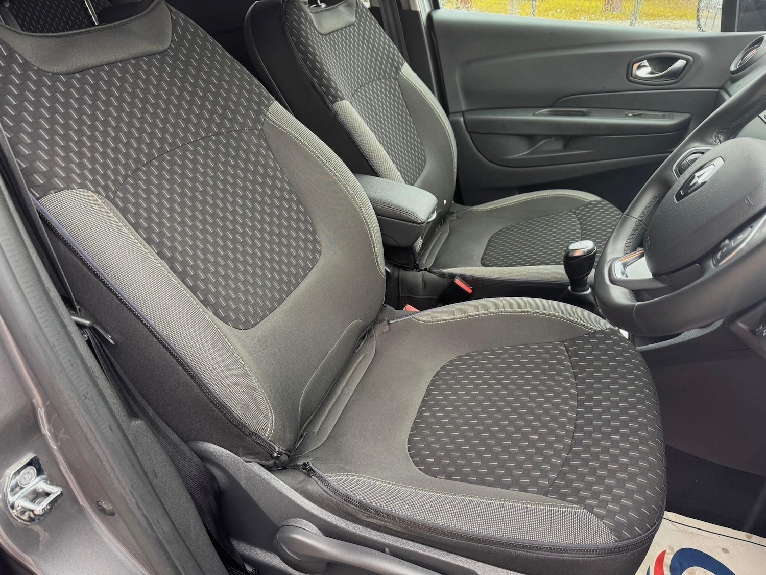 Used Renault Captur for sale - 78006360: Photo 27