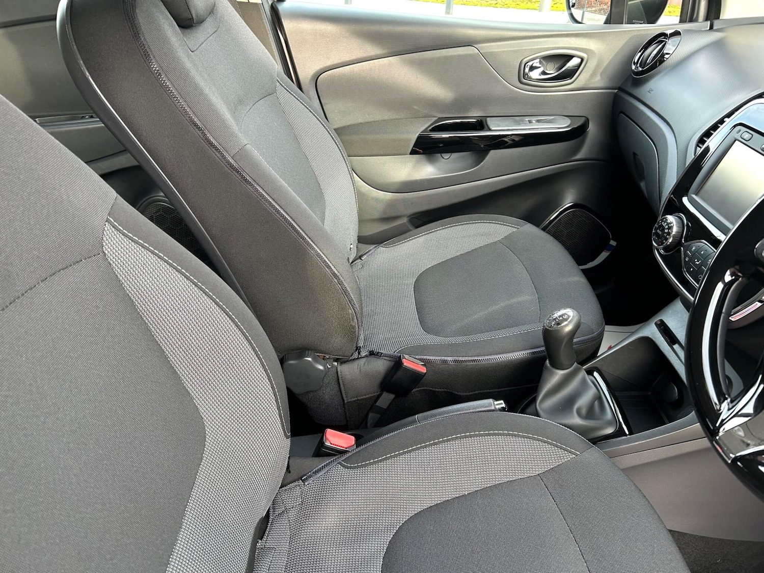 Used Renault Captur for sale - 76473498: Photo 17