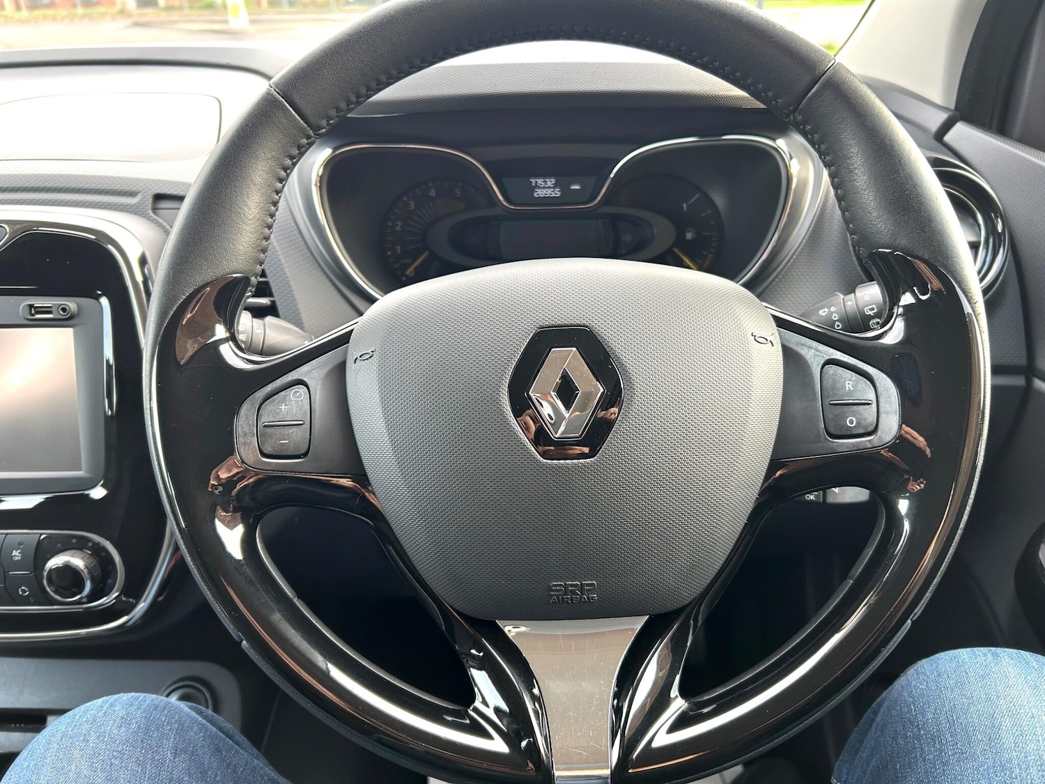 Used Renault Captur for sale - 76473498: Photo 20