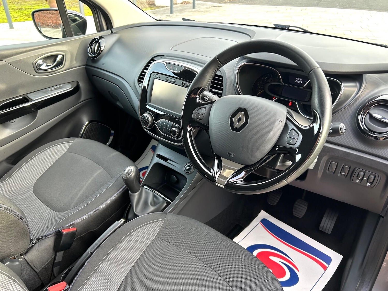 Used Renault Captur for sale - 76473498: Photo 23