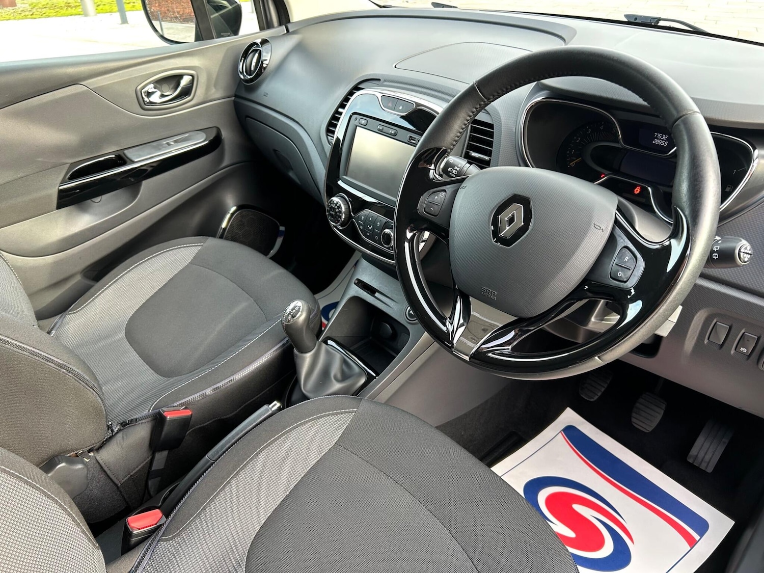 Used Renault Captur for sale - 76473498: Photo 25