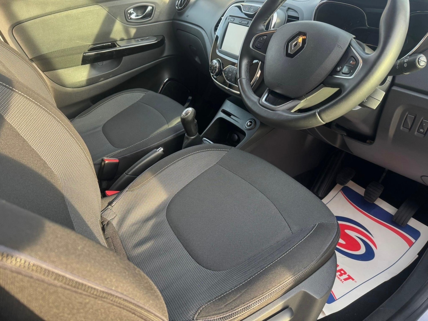 Used Renault Captur for sale - 77586794: Photo 17