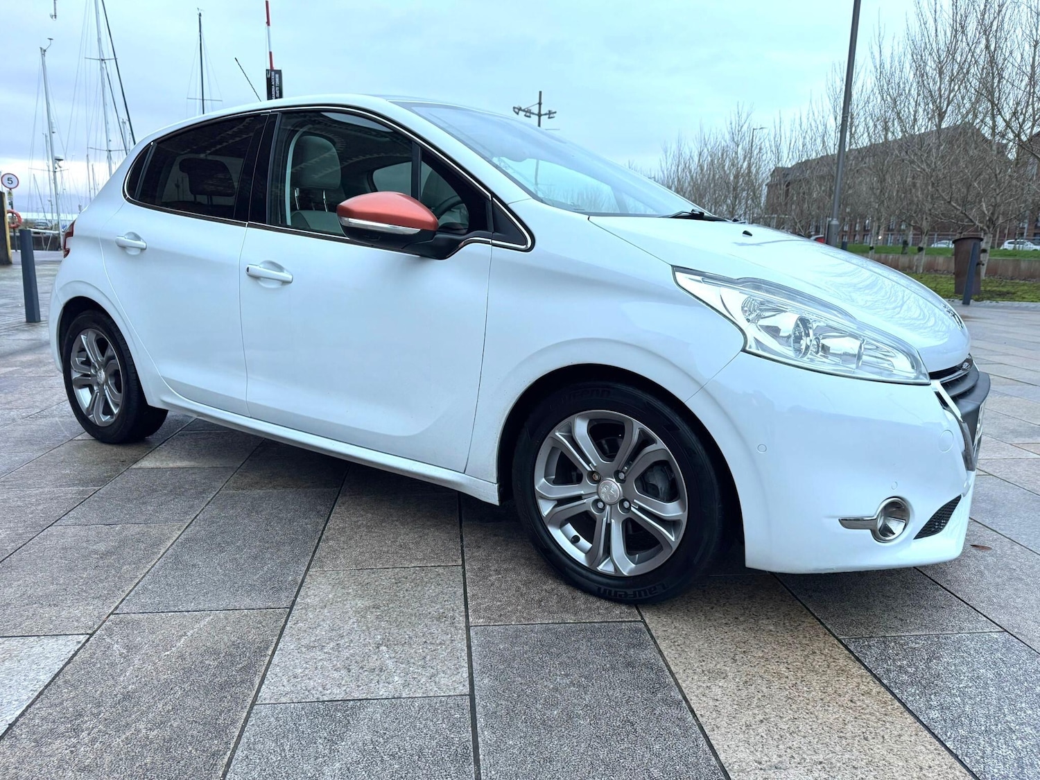 Used Peugeot 208 2014 for sale - 77029488: Photo 10
