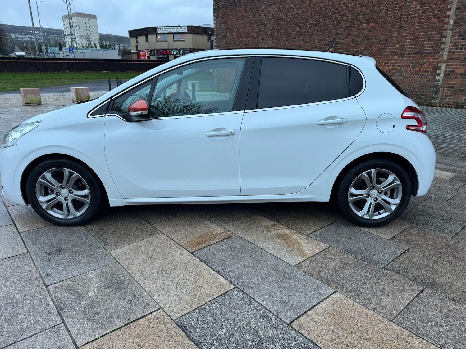 Used Peugeot 208 2014 for sale - 77029488: Photo 16