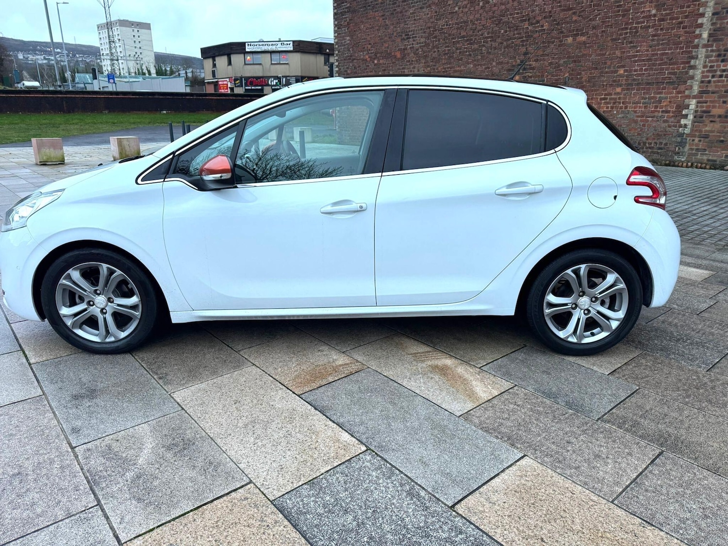 Used Peugeot 208 2014 for sale - 77029488: Photo 17