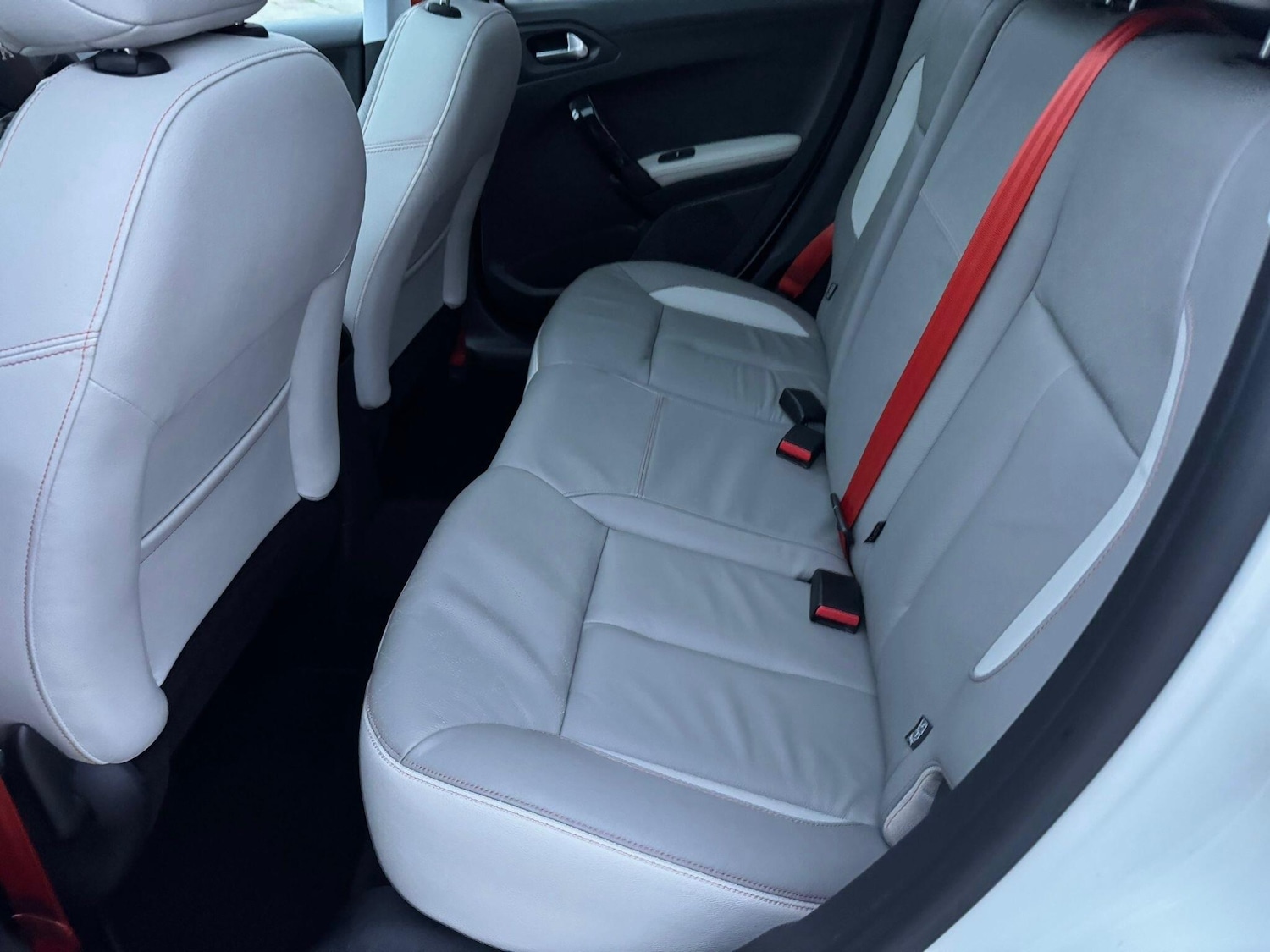 Used Peugeot 208 2014 for sale - 77029488: Photo 26