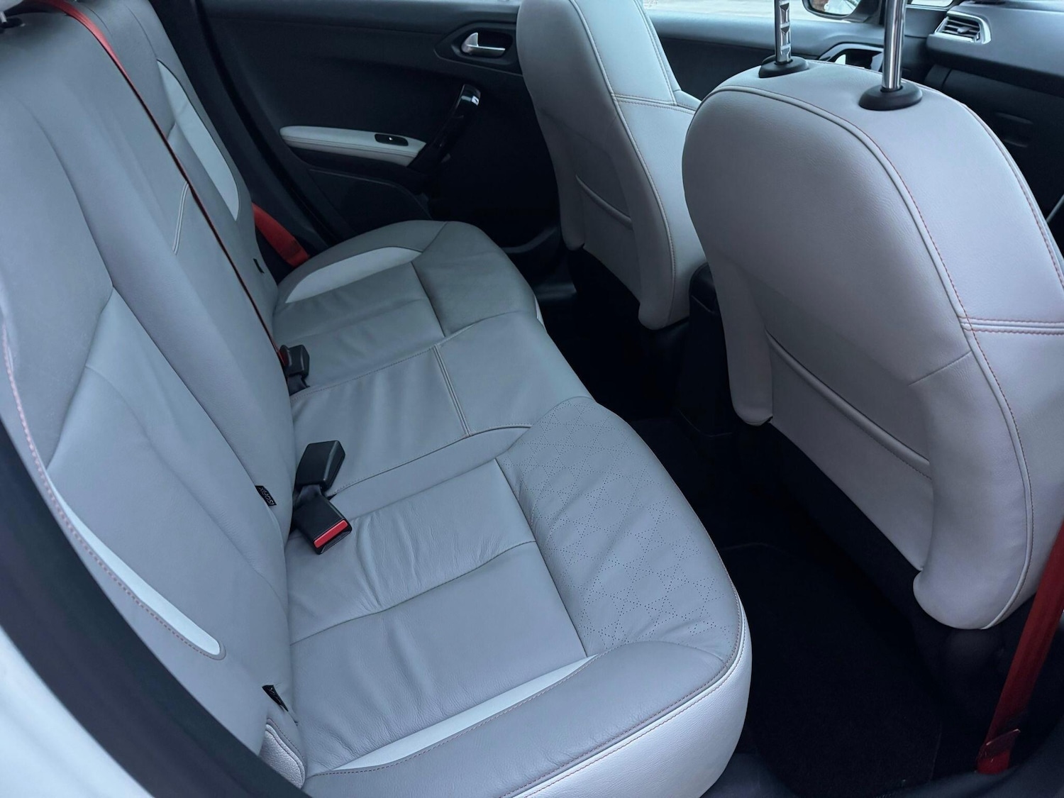 Used Peugeot 208 2014 for sale - 77029488: Photo 27