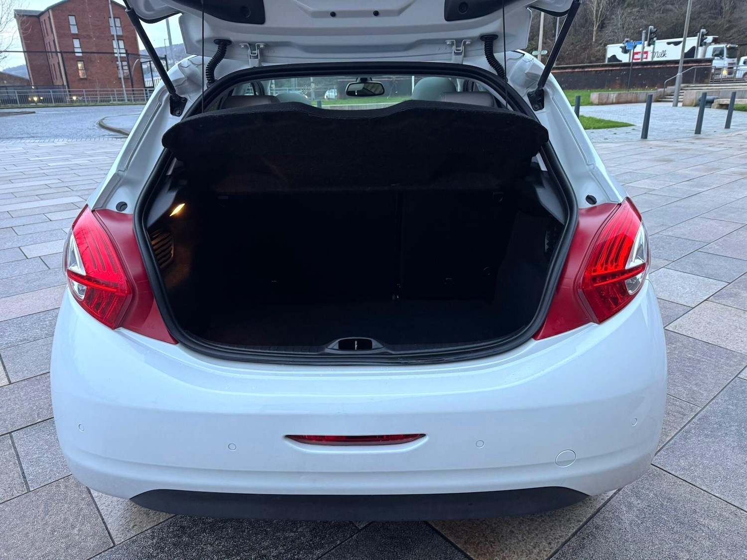 Used Peugeot 208 2014 for sale - 77029488: Photo 32